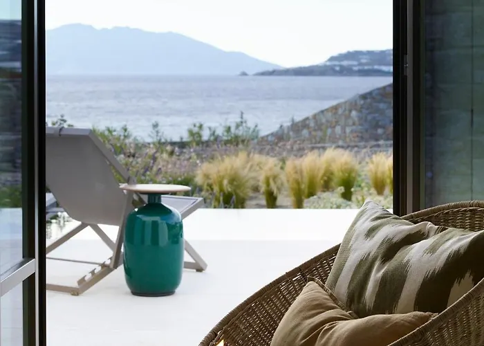 Bonzoe Suites & Villas